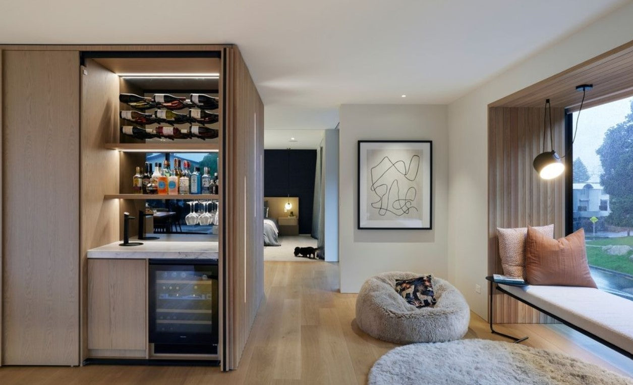 Modern living room with a bar area and a cozy seating area.